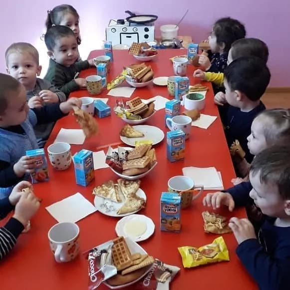 Полдник в младшей группе